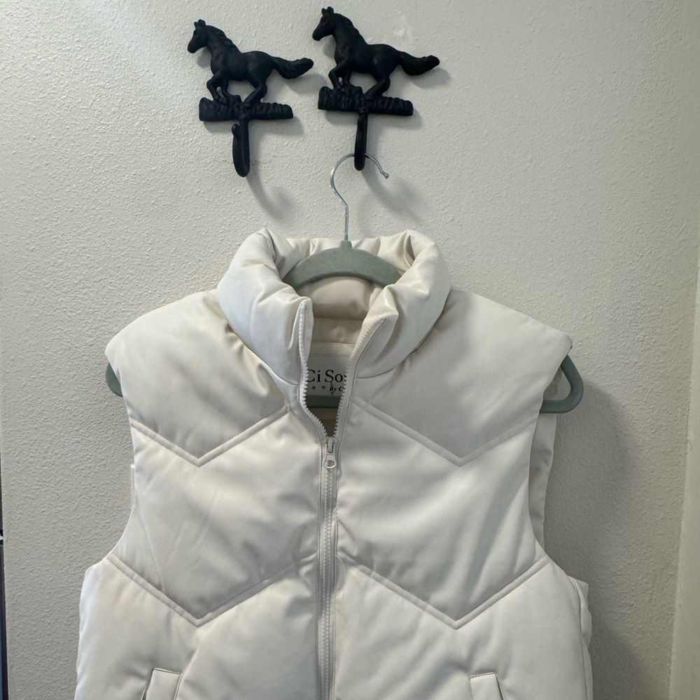 Elegant White Puffer Vest